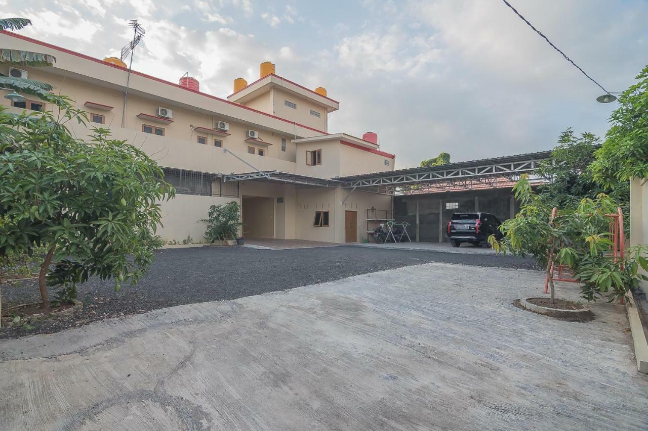 เรดดอร์ซ พลัส เนียร์ ชัมซูดิน นูร์ แอร์พอร์ต 3 Hotel Banjarbaru ภายนอก รูปภาพ