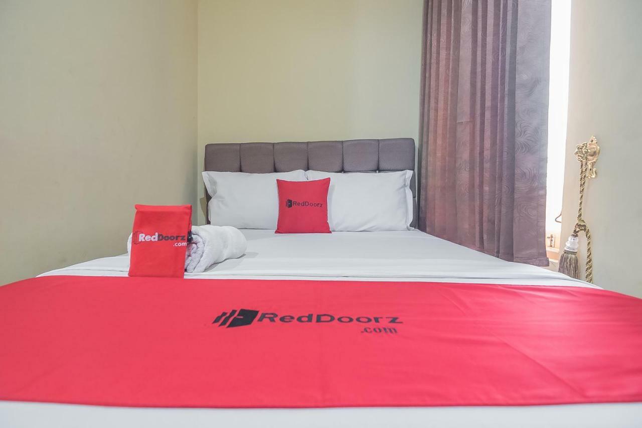 เรดดอร์ซ พลัส เนียร์ ชัมซูดิน นูร์ แอร์พอร์ต 3 Hotel Banjarbaru ภายนอก รูปภาพ