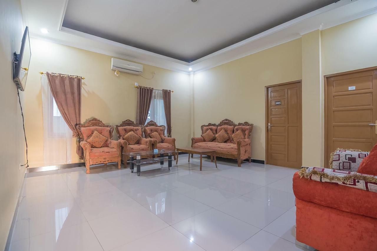 เรดดอร์ซ พลัส เนียร์ ชัมซูดิน นูร์ แอร์พอร์ต 3 Hotel Banjarbaru ภายนอก รูปภาพ