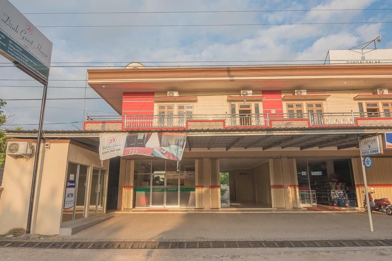 เรดดอร์ซ พลัส เนียร์ ชัมซูดิน นูร์ แอร์พอร์ต 3 Hotel Banjarbaru ภายนอก รูปภาพ